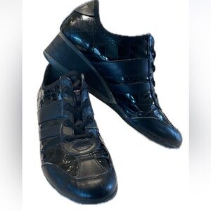 DKNY Shiny Blsck  Patton, laced fashion sneakers